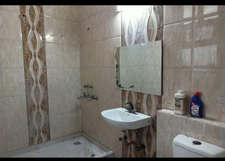 Bathroom, paharia 4 Bedroom 2000 Sq.Ft. Independent House In Paharia Varanasi 10444211