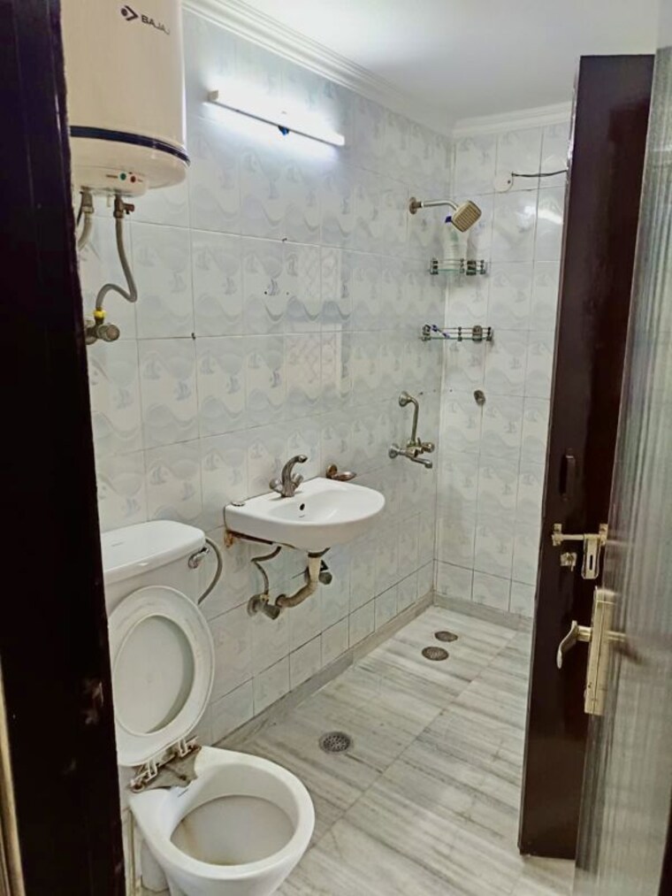 Bathroom, dwarka 3 Bedroom 1800 Sq.Ft. Apartment In Dwarka Delhi 10444226
