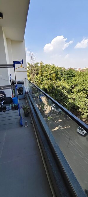 Balcony in 1 BHK Builder Floor at Dlf Phase iv – for Rent
