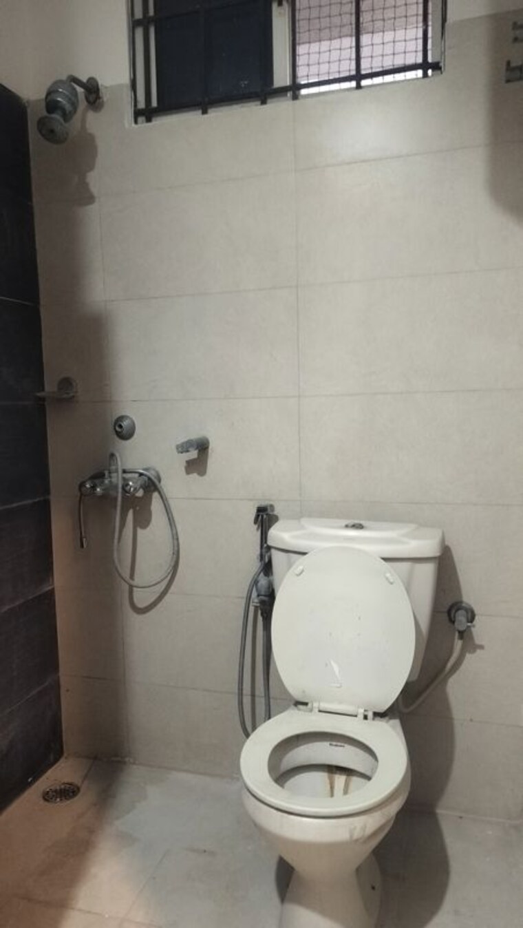 Bathroom, jubilee hills 3 Bedroom 2100 Sq.Ft. Apartment In Jubilee Hills Hyderabad 10444220