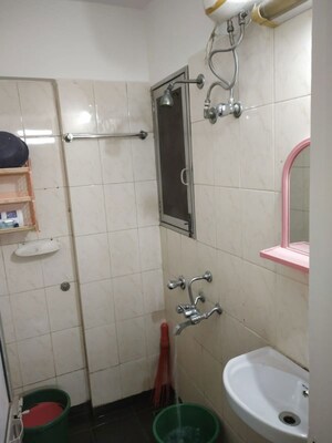 Bathroom in 1 BHK Apartment at Lalani Velentine Apartments II, Goregaon East – for Rent