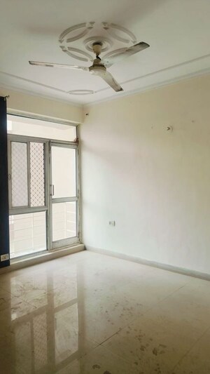 Room in 3 BHK Apartment at BPTP Discovery Park, Sector 80 – for Rent