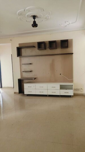 Furnished Amenities in 3 BHK Apartment at BPTP Discovery Park, Sector 80 – for Rent