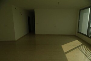 Room in 3 BHK Apartment at Oberoi Realty Esquire, Goregaon East – for Rent