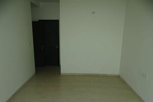 Room in 3 BHK Apartment at Oberoi Realty Esquire, Goregaon East – for Rent