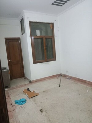 Room in 3 BHK Builder Floor at Vikas Puri – for Rent