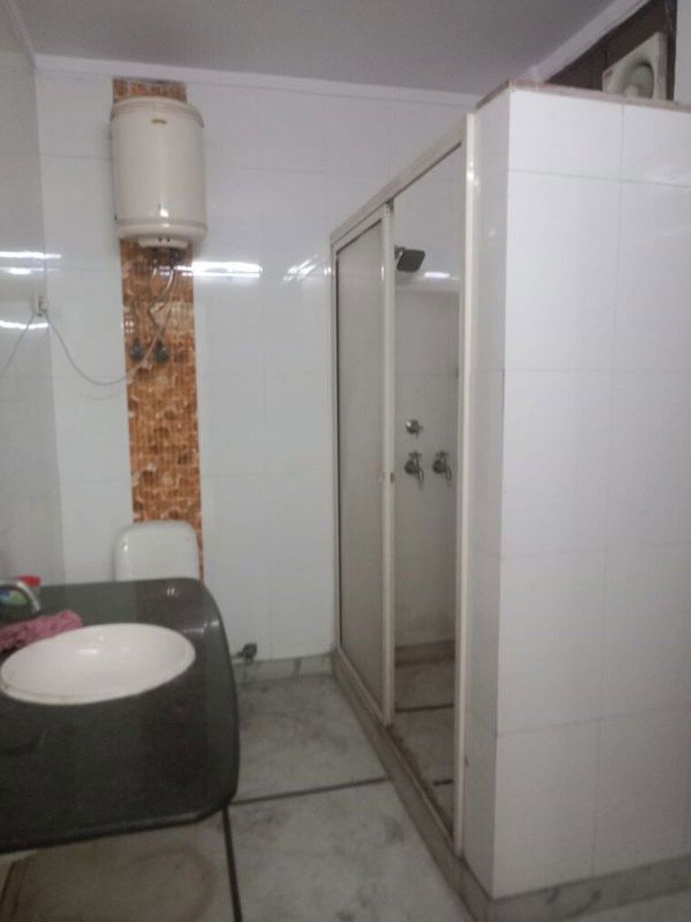 Bathroom, vikas puri 3 Bedroom 2050 Sq.Ft. Builder Floor In Vikas Puri Delhi 10444311