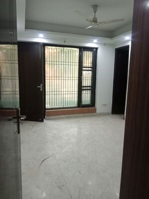 Room in 4 BHK Builder Floor at Janakpuri – for Rent