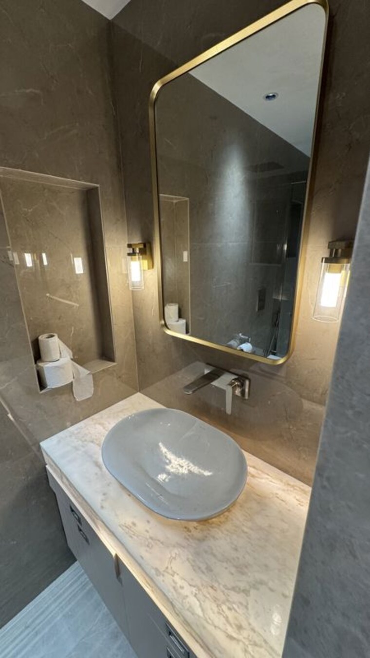 Bathroom, khar west 3.5 Bedroom 1800 Sq.Ft. Villa In Khar West Mumbai 10444383