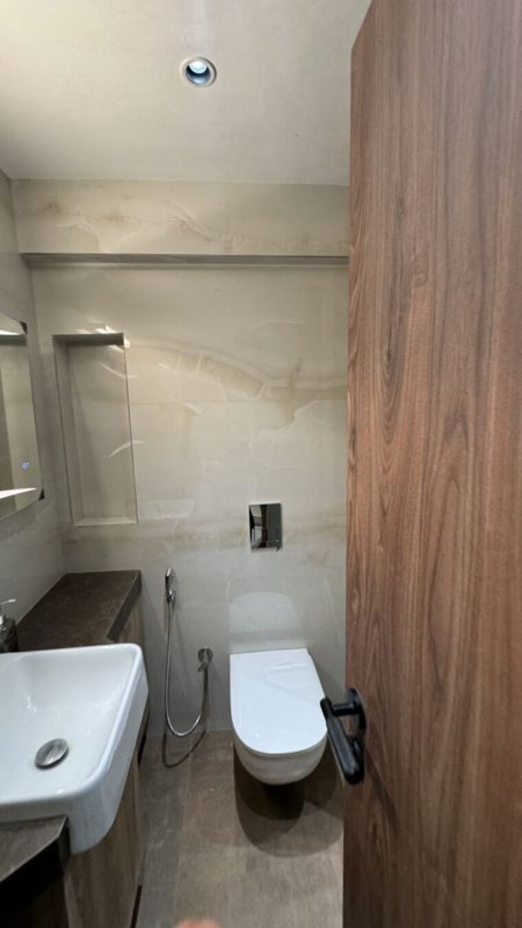 Bathroom, khar west 3.5 Bedroom 1800 Sq.Ft. Villa In Khar West Mumbai 10444383