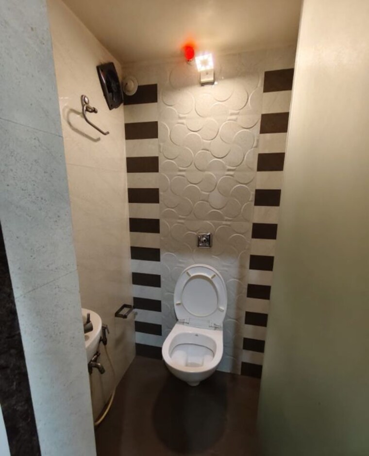 Bathroom, mayuresh-chambers Commercial Office Space 3552 Sq.Ft. In Cbd Belapur Sector 11 Navi Mumbai 10444425