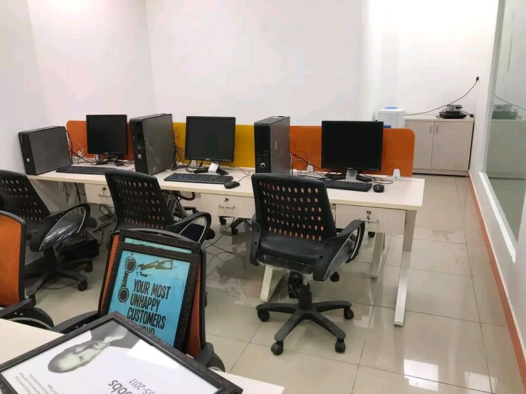 Team Area, sector 3 Commercial Office Space 300 Sq.Ft. In Sector 3 Noida 10444432