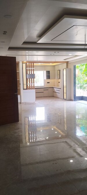Room in 4 BHK Builder Floor at Sector 85 – for Sale