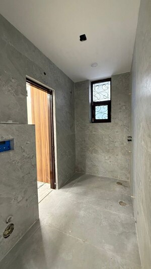Building Lobby in 3 BHK Builder Floor at Green Fields Colony – for Rent