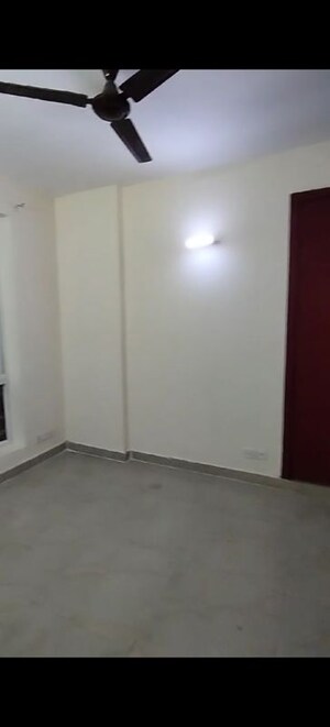 Room in 2.5 BHK Apartment at Sikka Karmic Greens, Sector 78 – for Rent