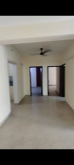 2.5 BHK + Servant Room Apartment For Rent in Sikka Karmic Greens