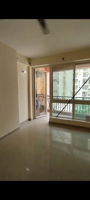 Room in 2.5 BHK Apartment at Sikka Karmic Greens, Sector 78 – for Rent