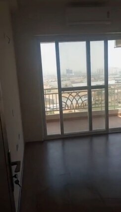 2.5 BHK Apartment For Rent in The Center Court