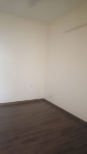 Room in 3 BHK Apartment at Emaar The Palm Drive-The Premier Terraces, Sector 66 – for Rent