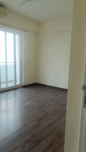 Room in 3 BHK Apartment at Emaar The Palm Drive-The Premier Terraces, Sector 66 – for Rent