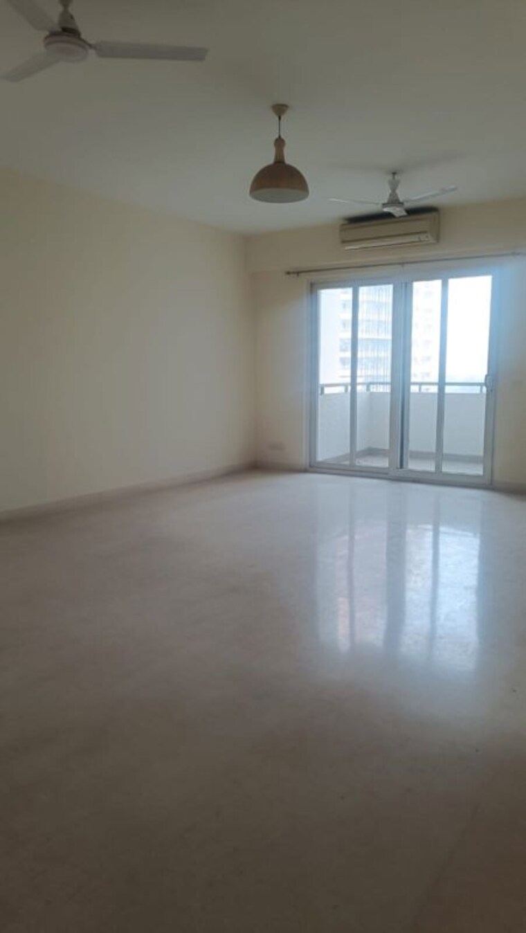 Room, emaar-the-palm-drive-the-premier-terraces 3 Bedroom 1950 Sq.Ft. Apartment In Sector 66 Gurgaon 10444378