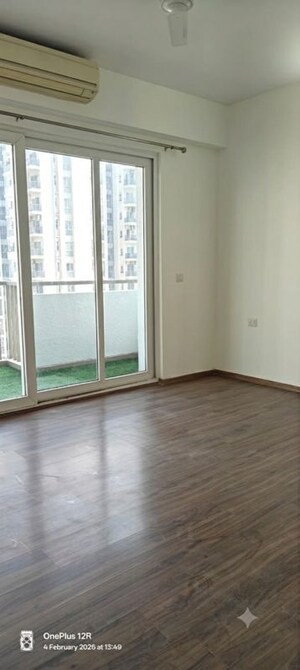 Room in 3 BHK Apartment at Emaar The Palm Drive-The Premier Terraces, Sector 66 – for Rent