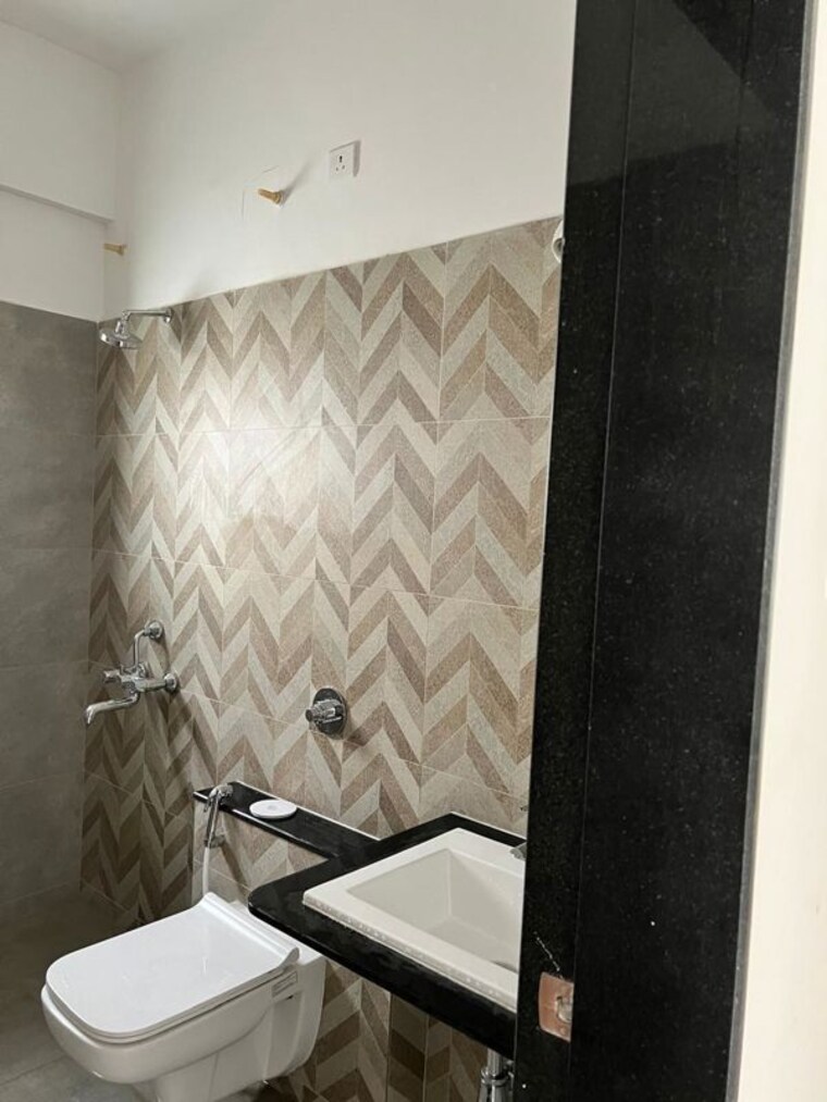 Bathroom, kolte-patil-rose-wood 3 Bedroom 2750 Sq.Ft. Penthouse In Undri Pune 10444331