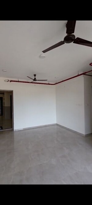 Room in 2 BHK Apartment at Sheth Auris Bliss, Malad West – for Rent