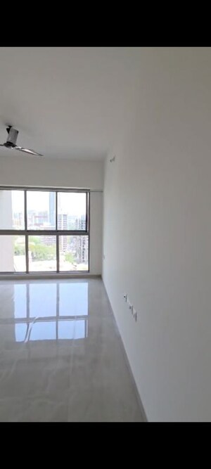 Room in 2 BHK Apartment at Sheth Auris Bliss, Malad West – for Rent