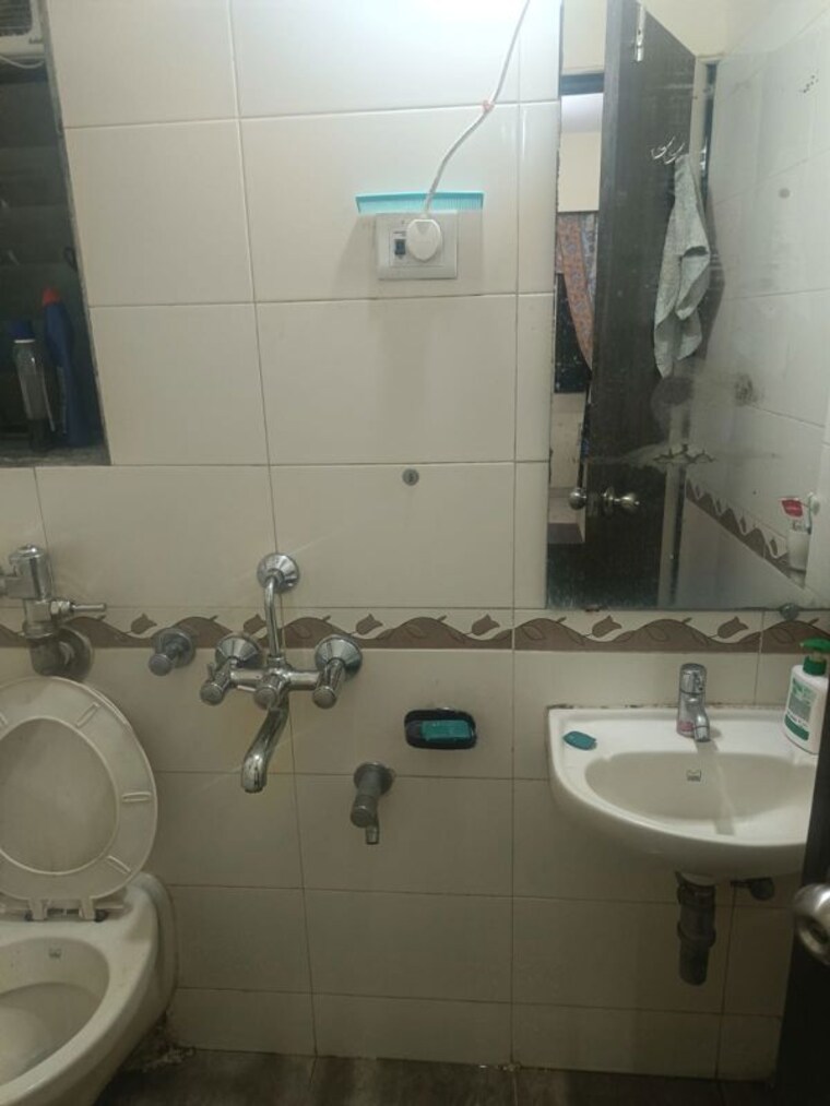 Bathroom, lodha-paradise 2 Bedroom 680 Sq.Ft. Apartment In Majiwada Thane 10444505