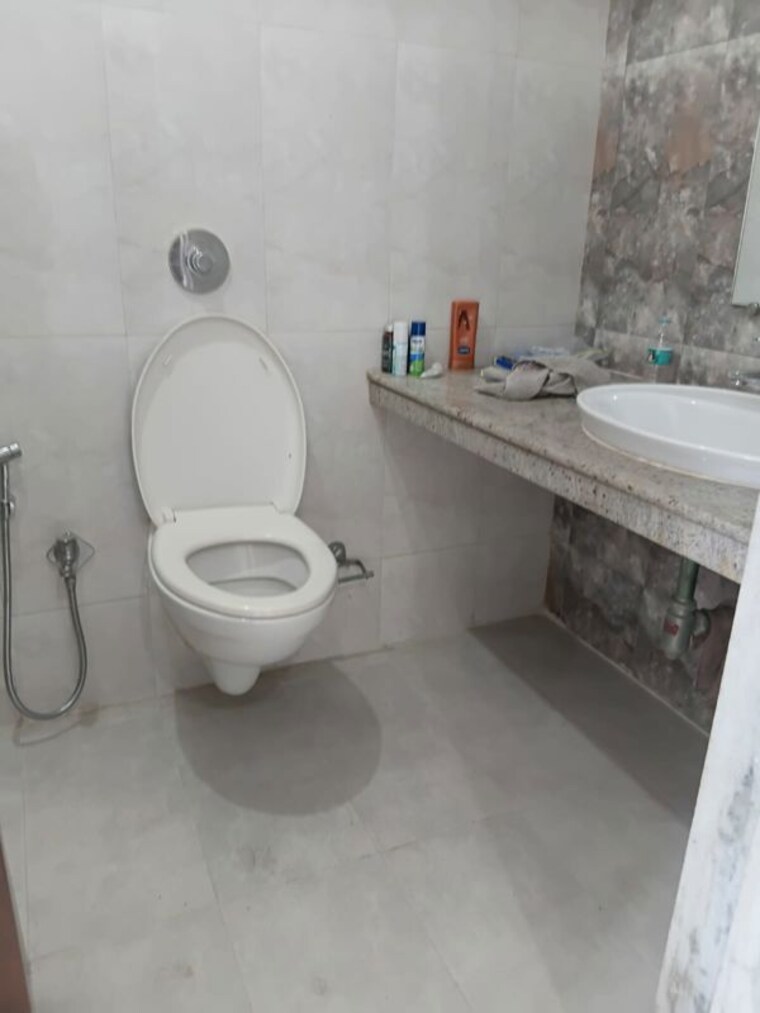 Bathroom, k-raheja-corp-maple-leaf 1 Bedroom 600 Sq.Ft. Apartment In Powai Mumbai 10444506