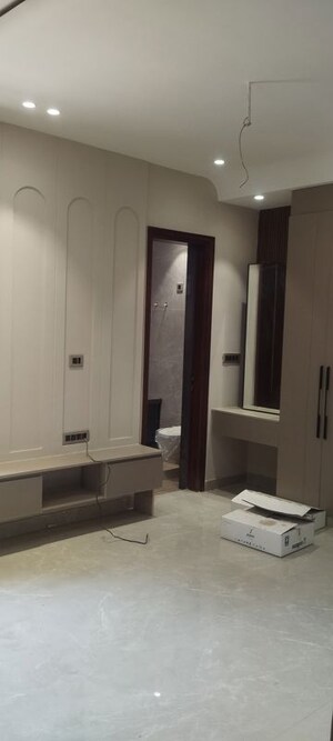 Building Lobby in 4 BHK Builder Floor at Sector 85 – for Sale