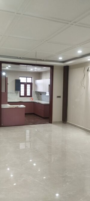 Room in 4 BHK Builder Floor at Sector 85 – for Sale