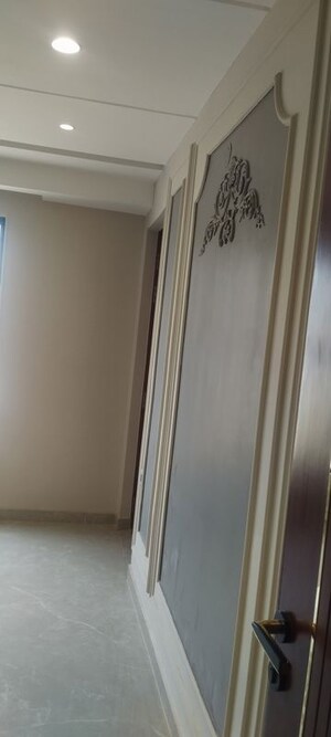 Building Lobby in 4 BHK Builder Floor at Sector 85 – for Sale