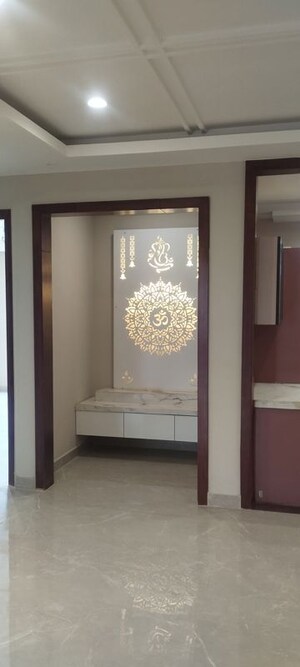 Room in 4 BHK Builder Floor at Sector 85 – for Sale