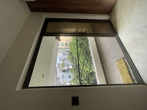 Furnished Amenities in 3 BHK Apartment at Regency Terrace, Khar West – for Rent