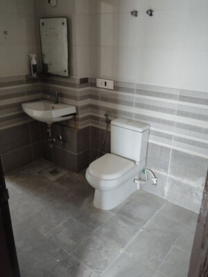 Bathroom in 4 BHK Apartment at Omaxe Heights, Sector 86 – for Rent