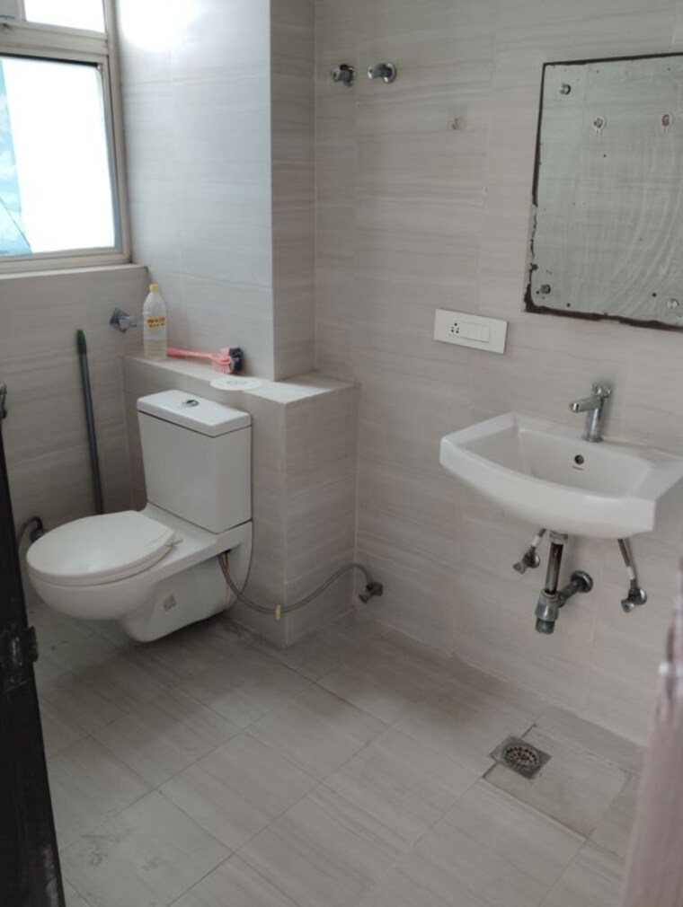 Bathroom, omaxe-heights 4 Bedroom 2350 Sq.Ft. Apartment In Sector 86 Faridabad 10444590