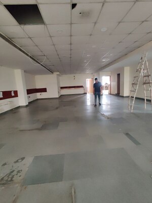Common Area in  Warehouse at Sector 63 – for Rent