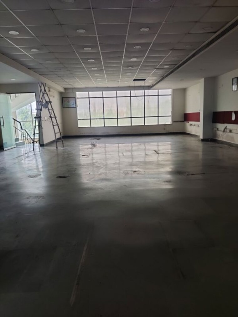  Parking, sector 63 Commercial Warehouse 10000 Sq.Ft. In Sector 63 Noida 10444510