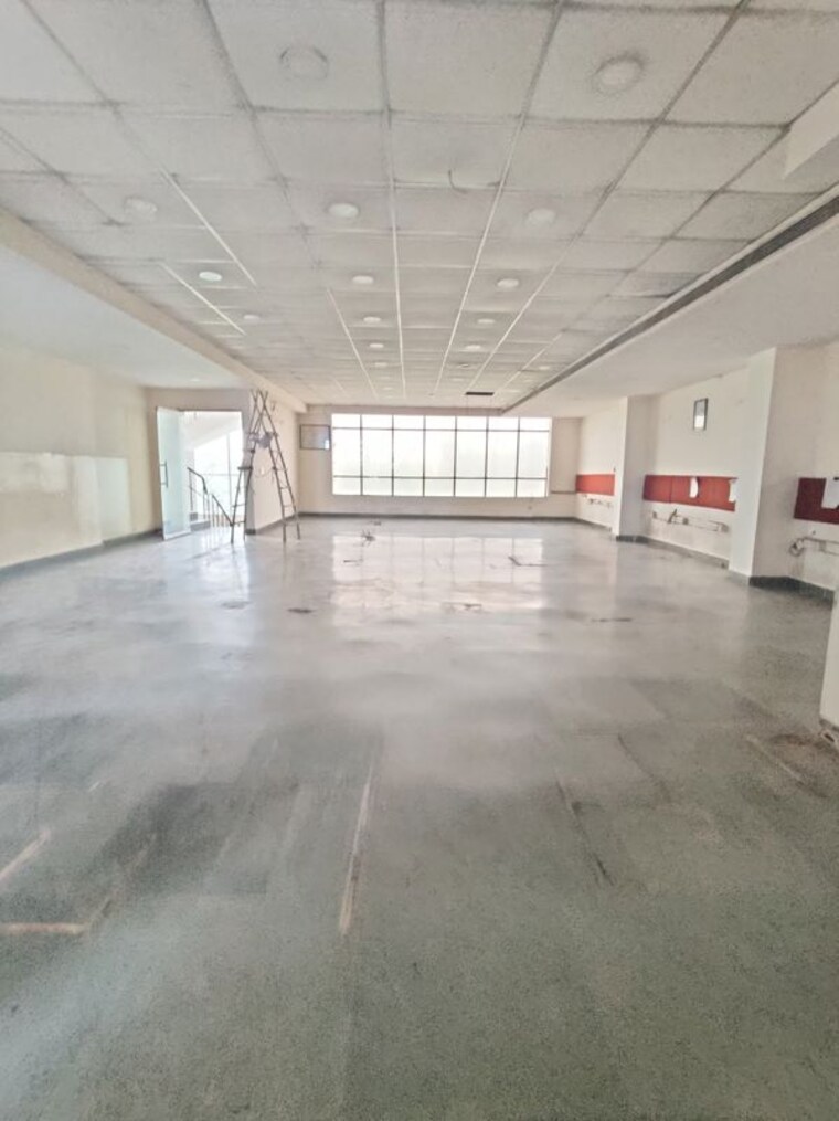 Parking, sector 63 Commercial Warehouse 10000 Sq.Ft. In Sector 63 Noida 10444510