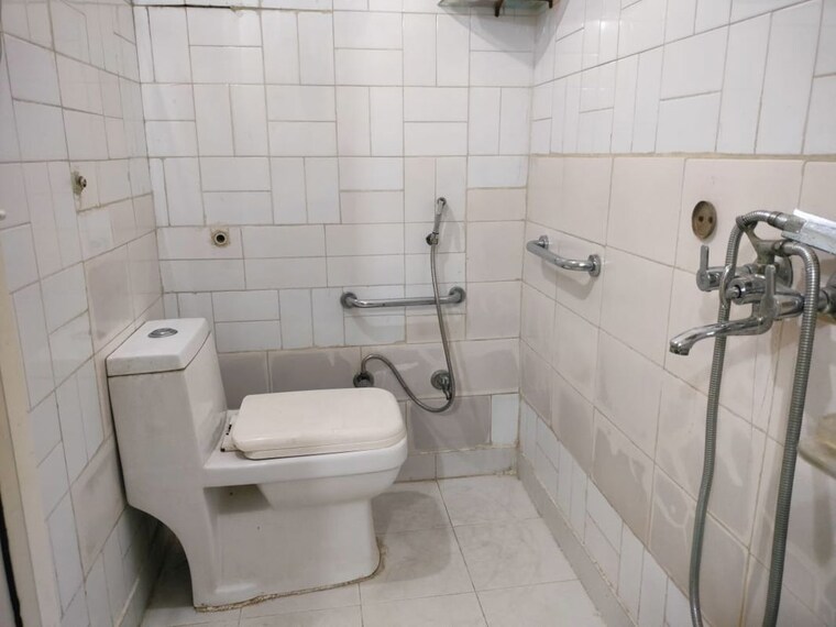 Bathroom, ip extension 2 Bedroom 900 Sq.Ft. Apartment In Ip Extension Delhi 10433273