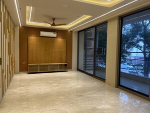 Room in 4 BHK Builder Floor at Malibu Town – for Sale