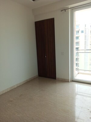 Room in 3 BHK Apartment at Ambience Creacions, Sector 22 – for Rent