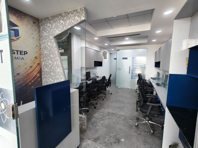  Parking, netaji subhash place Commercial Office Space 662 Sq.Ft. In Netaji Subhash Place Delhi 10444634