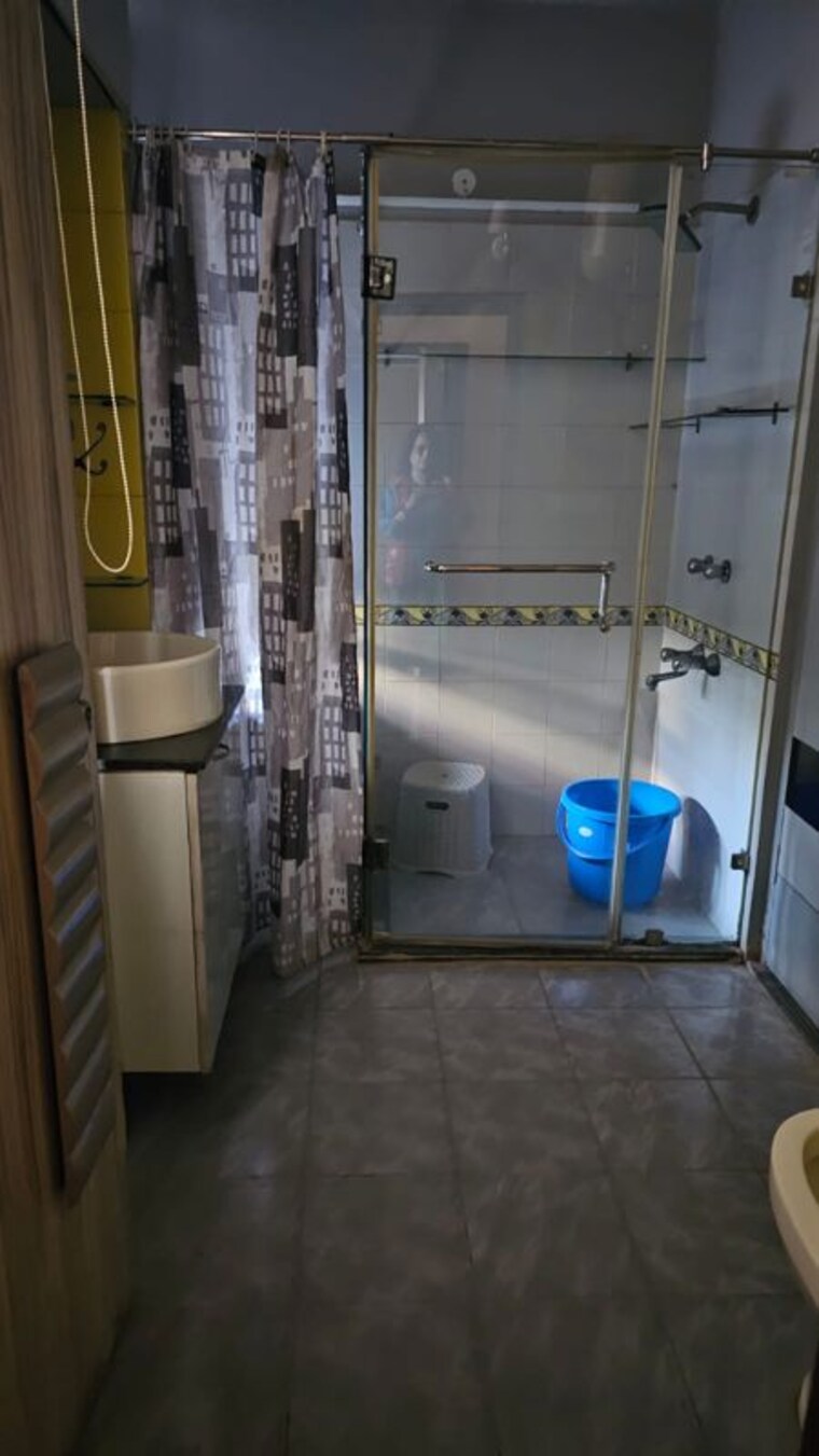 Bathroom, sector 36 6+ Bedroom 320 Sq.Mt. Independent House In Sector 36 Noida 10444645