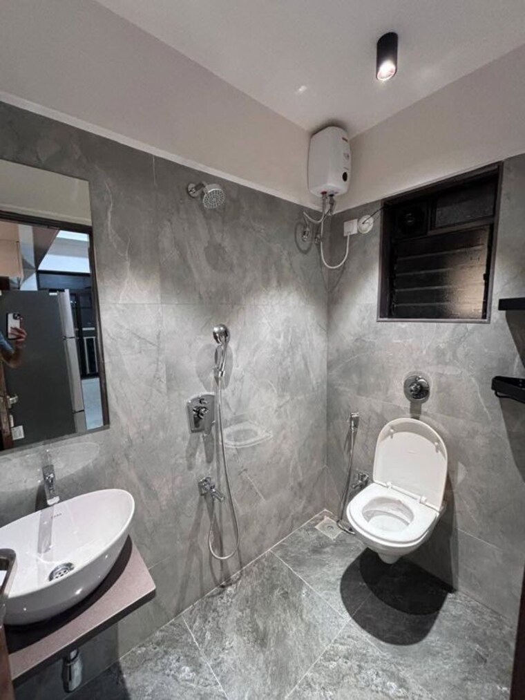 Bathroom, aaradhana-chs-lokhandwala 2 Bedroom 850 Sq.Ft. Apartment In Lokhandwala Mumbai 10444648
