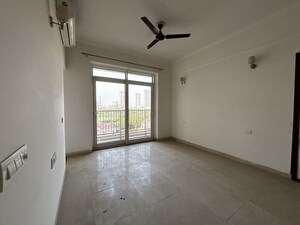 Room in 3 BHK Apartment at Jaypee Greens Pavilion Court, Sector 128 – for Rent