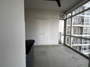 Room in 3 BHK Apartment at Jaypee Greens Pavilion Court, Sector 128 – for Rent
