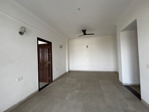 Room in 3 BHK Apartment at Jaypee Greens Pavilion Court, Sector 128 – for Rent